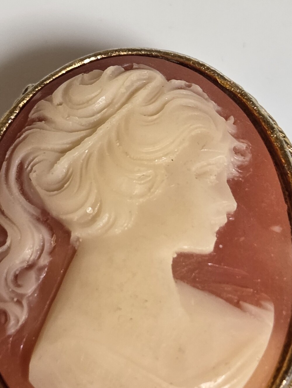 Vintage Cameo Brooch Pendant in Peach and Cream - Picture 3 of 6